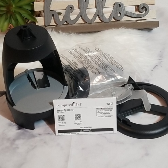 Pampered Chef Veggie Spiralizer - Picture 2 of 5